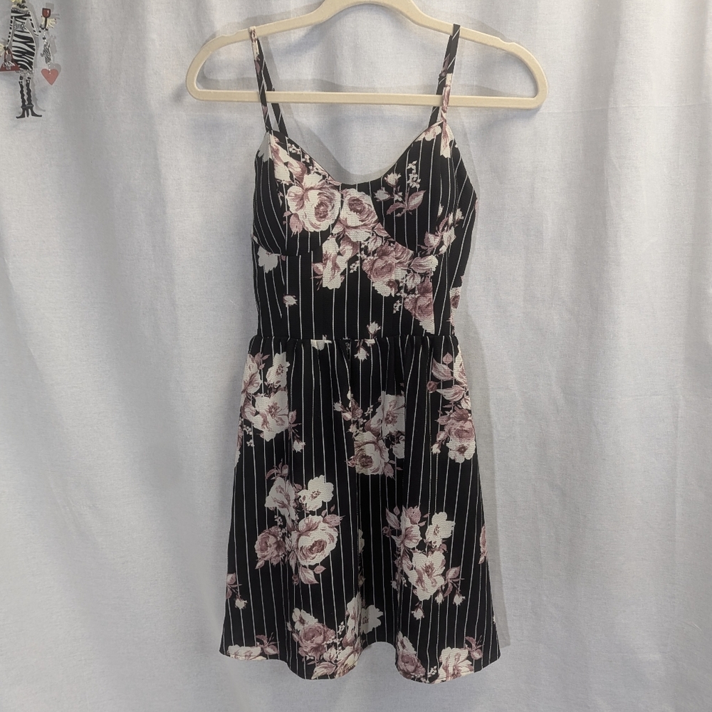 Mind Code Size Small Black Floral Mini Dress